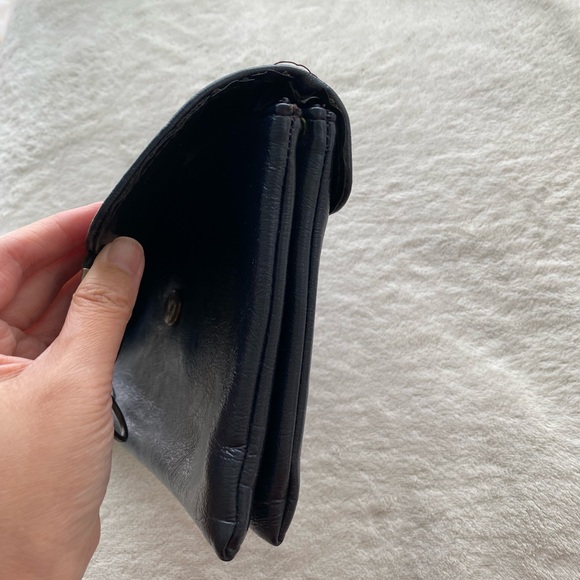 Vintage Navy clutch bag with silver hardware - Picture 6 of 8